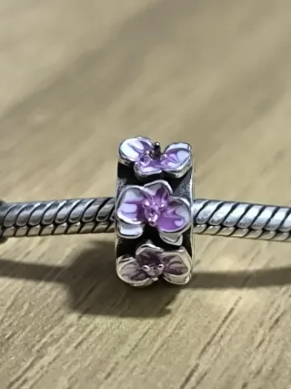 Charm Flores Lila y Plata