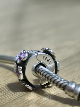 Charm Flores Lila y Plata