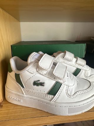 Tenis Lacoste blancos y verdes poco uso tala 22