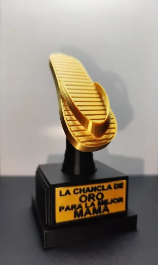 Trofeo Chancla de Oro Mamá