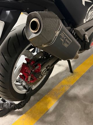 Kymco AK 550 Maxi Scooter Negra