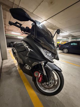 Kymco AK 550 Maxi Scooter Negra