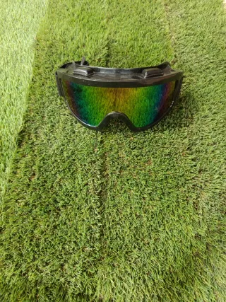 Gafas de moto negras con lente multicolor