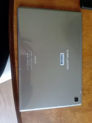 Tablet con funda gris