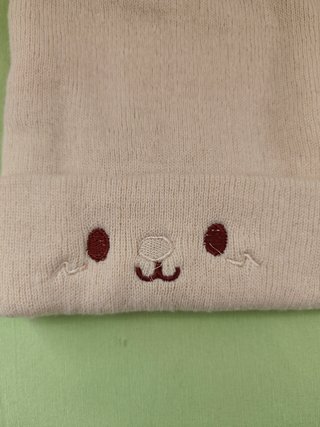 Gorro Beige con orejas y bordado de carita