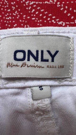 Pantalones pirata ONLY blancos