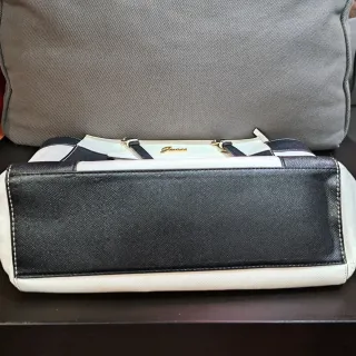 Bolso Guess Negro y Blanco
