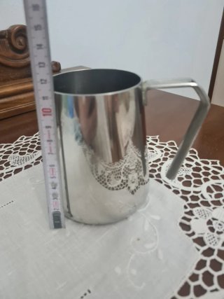 Bricco per latte in metallo