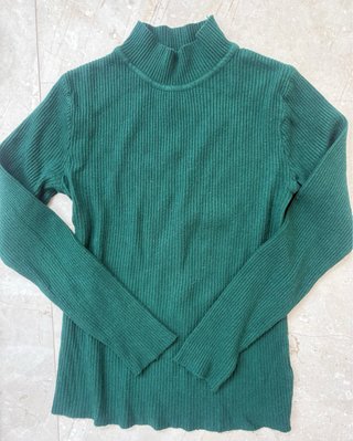Jersey verde de cuello alto