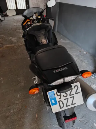 Yamaha R6 2005 Negra