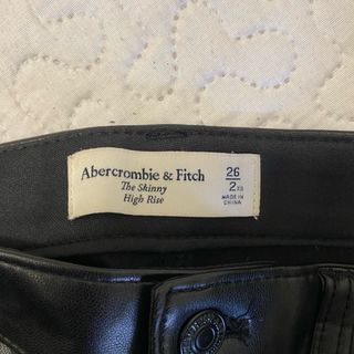 Pantalones de cuero Abercrombie & Fitch negros