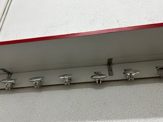 Estantería con 10 15perchas