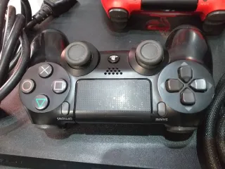 Consola PS4 Pro + 2 Mandos + 3 Juegos