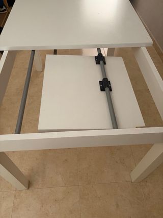 Mesa extensible de madera blanca