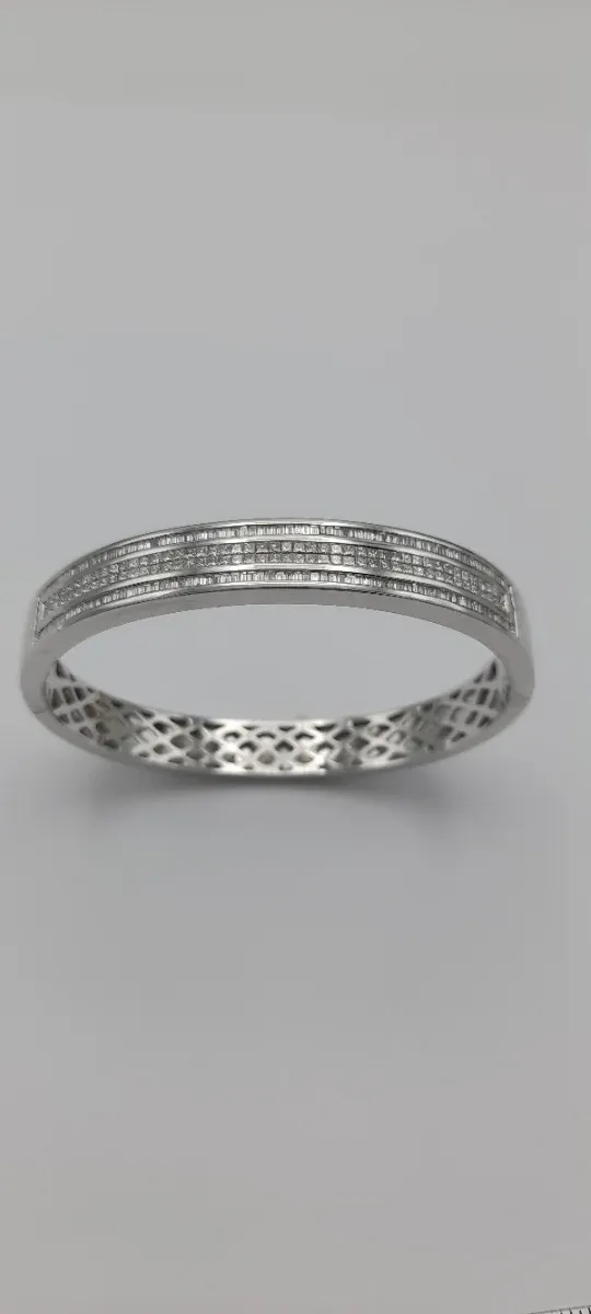 Pulsera de oro blanco 18kt con brillantes.