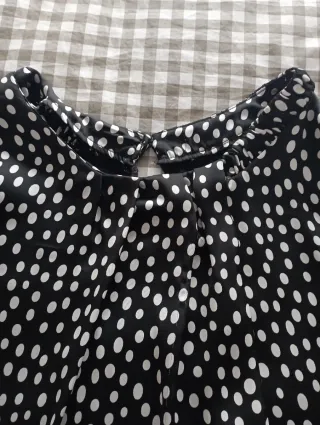 Camiseta sin mangas lunares