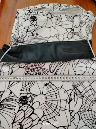 Vestido sin tirantes,con escote