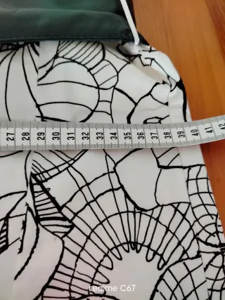 Vestido sin tirantes,con escote