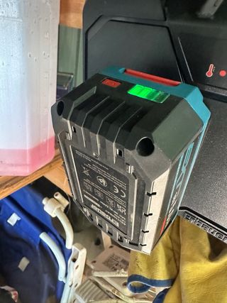 Cargador y 2 Baterías Erbauer