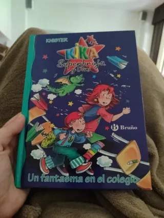 Un fantasma en el colegio (Kika Superbruja y Da...