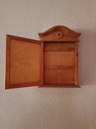 Cuelgallaves de madera con dibujo