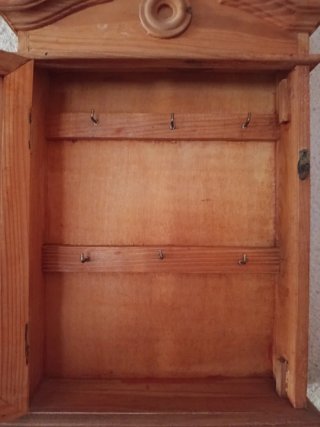 Cuelgallaves de madera con dibujo