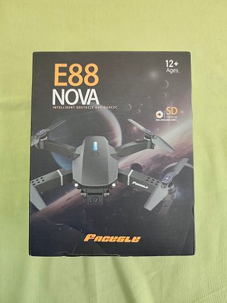Dron plegable E88 NOVA con cámara — Nuevo