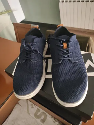 Zapatillas negras con cordones