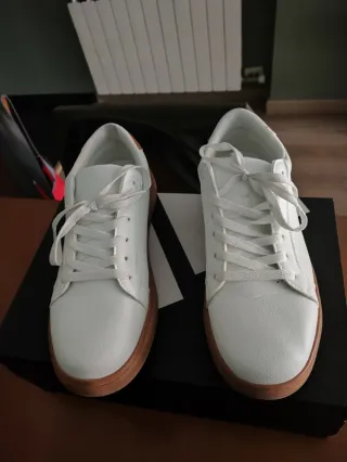 Zapatillas negras con cordones