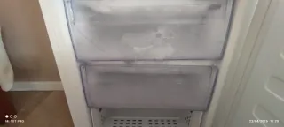 Nevera Beko blanca con congelador
