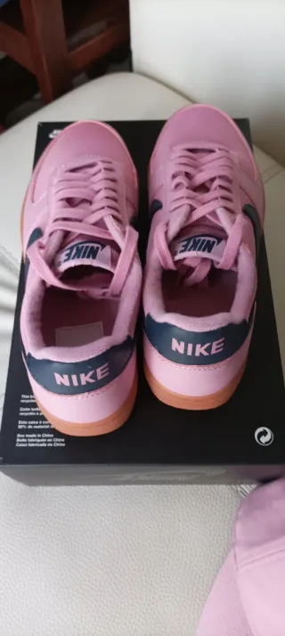 Nike Scarpe e Cappello Donna Rosa