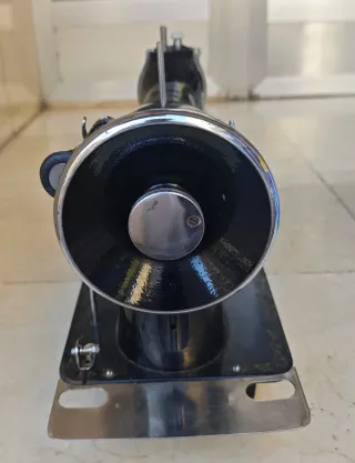 Máquina de coser Alfa antigua
