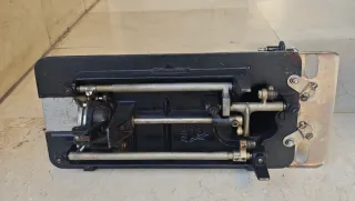 Máquina de coser Alfa antigua