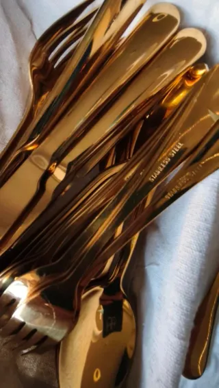 Set posate oro metallo