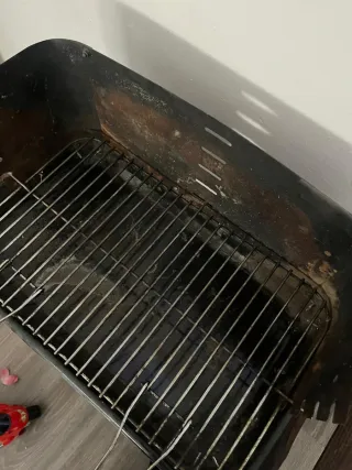 Barbacoa de carbón metal y madera