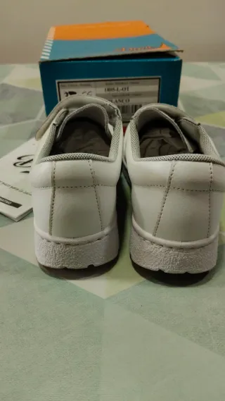 Calzado de trabajo unisex blanco picado