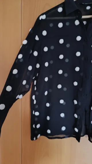 Camisa Zara lunares transparente negra