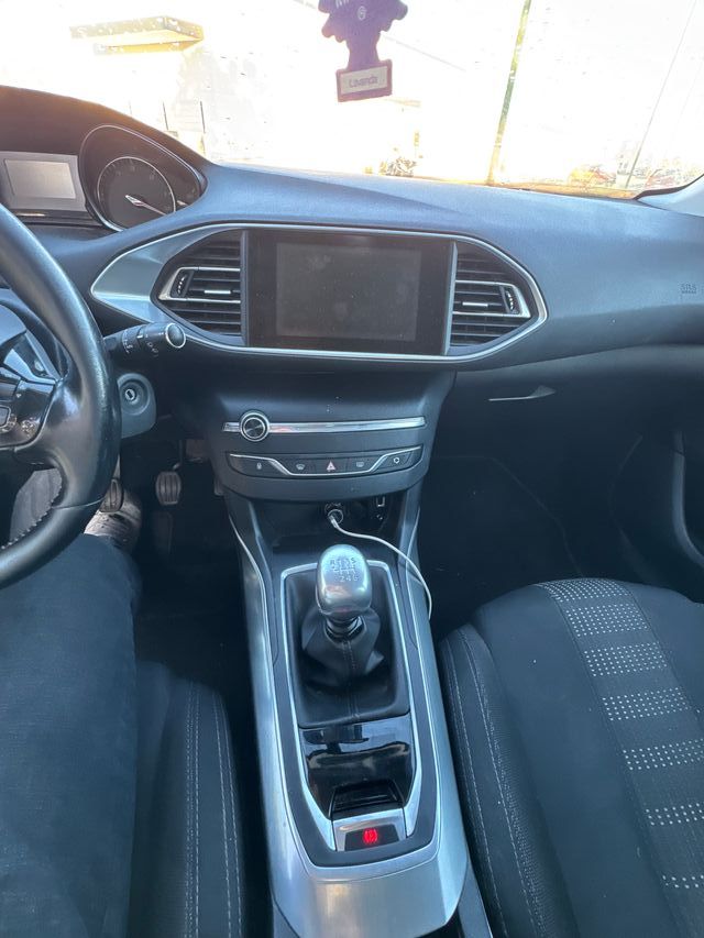 Peugeot 308 2016