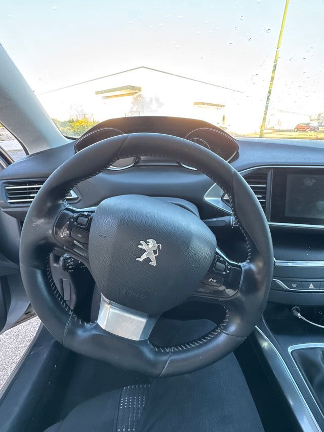 Peugeot 308 2016