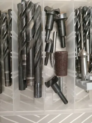 Caja de brocas y cinceles