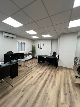 Escritorio moderno negro y madera