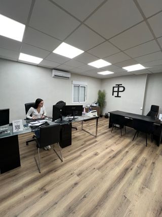 Escritorio moderno negro y madera