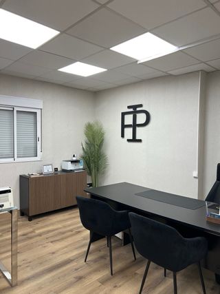 Escritorio moderno negro y madera