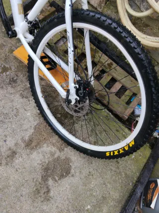 Bicicleta Montaña Blanca acezto cambio