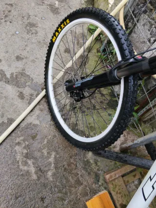 Bicicleta Montaña Blanca acezto cambio