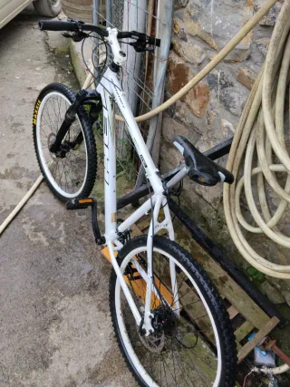 Bicicleta Montaña Blanca acezto cambio