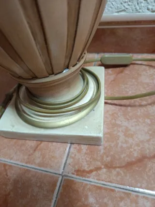 Lámpara de mesa cerámica y metal