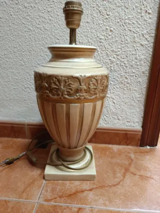 Lámpara de mesa cerámica y metal