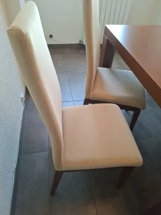 Mesa Comedor extensible y 4 Sillas