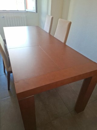 Mesa Comedor extensible y 4 Sillas